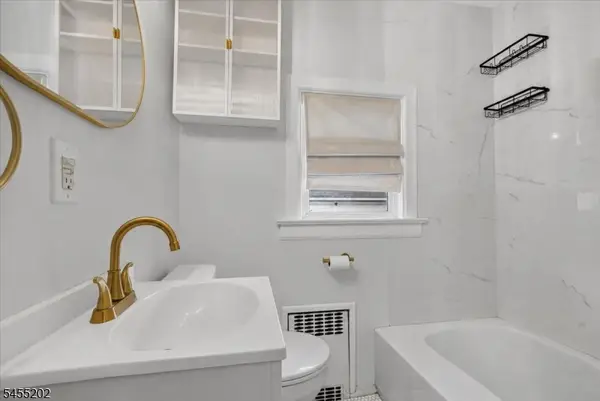 7 Laurel Pl, East Rutherford Boro, NJ 07073