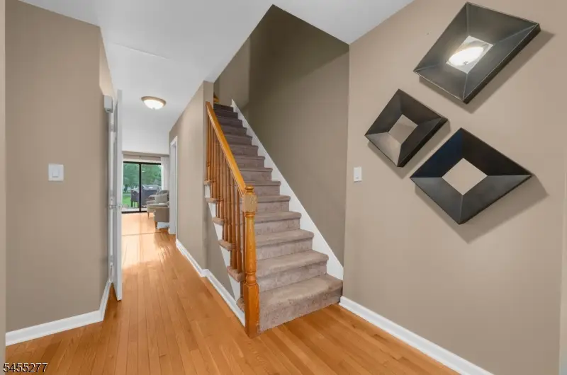 35 Chelsea Cir, Raritan, NJ 08822 - #3