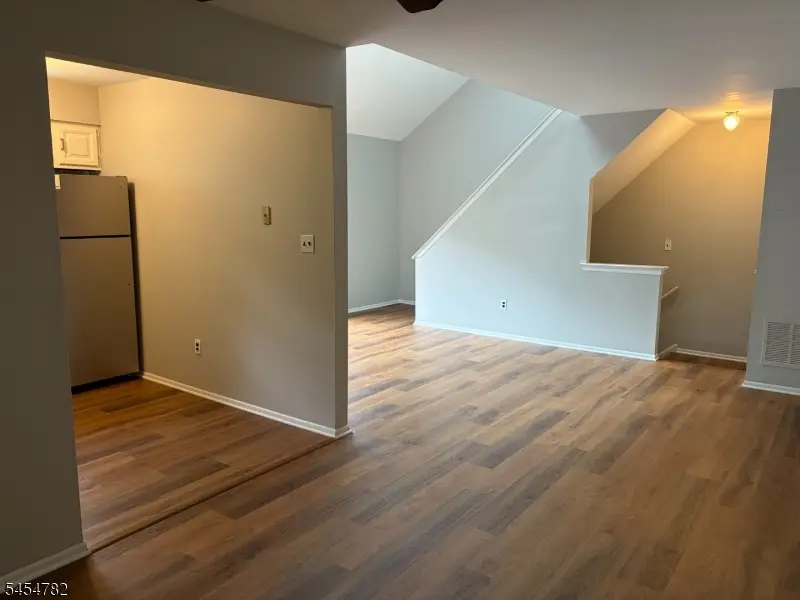 806 Yorkshire Dr, Raritan, NJ 08822 - #2