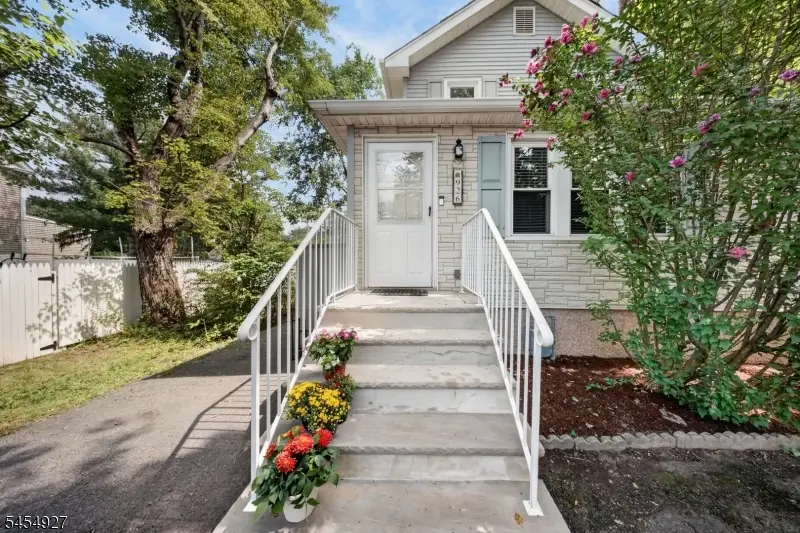 926 N Washington Ave, Dunellen, NJ 08812 - #3