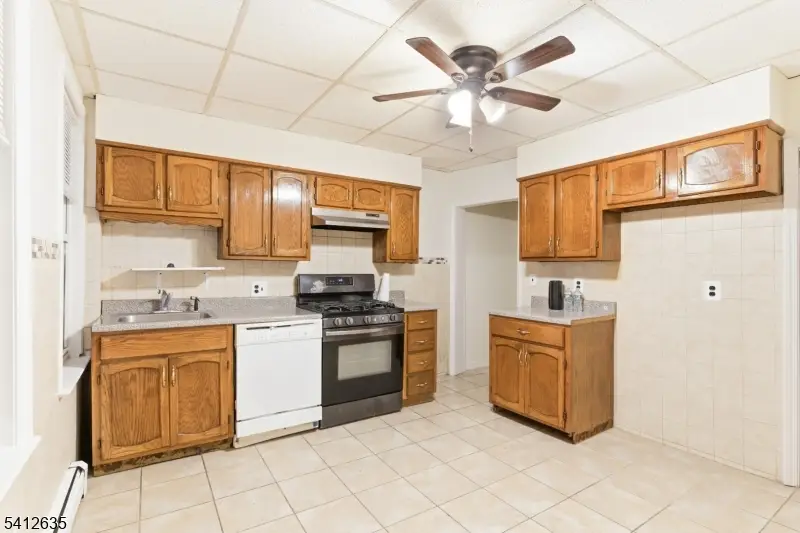 72 Lang St, Newark, NJ 07105 - #3
