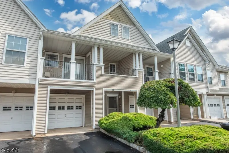 20 Collura Ln, Clifton, NJ 07012 - #1