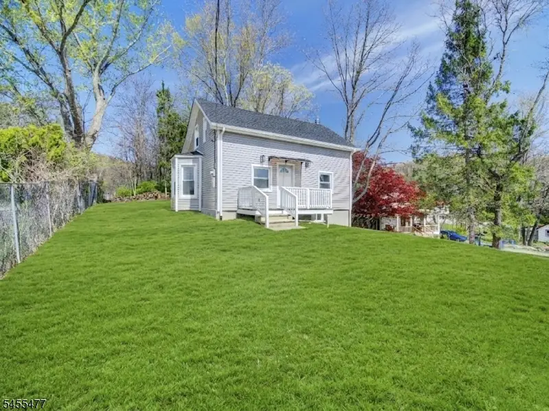 4 Emmans Rd, Roxbury, NJ 07852 - #1