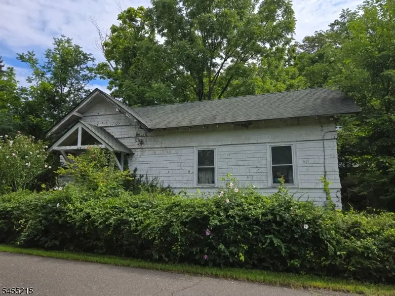2 Hewlett Rd, Towaco, NJ 07082 - #3