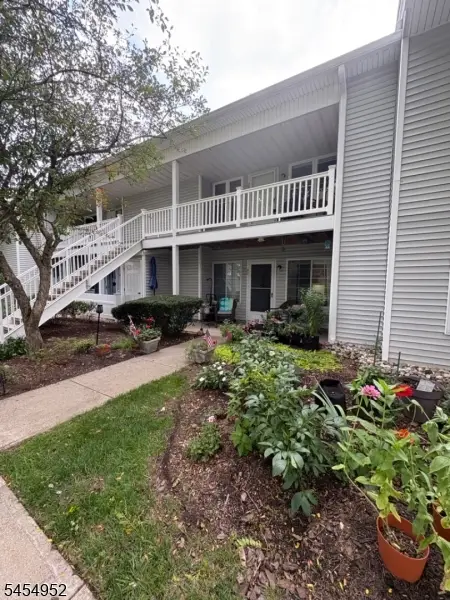 23 Village Green Rd, The Hills, NJ 07921 - #1