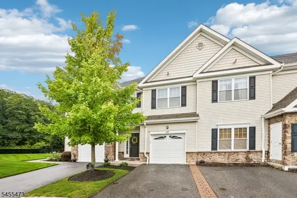 35 Red Oak Ct, Wanaque Boro, NJ 07420