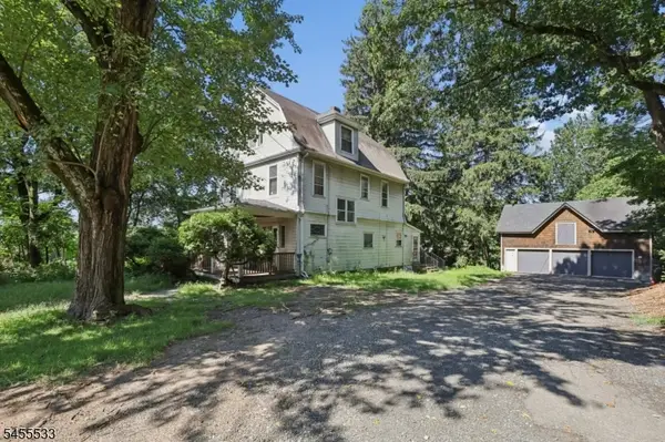 37 Livingston Ave, Roseland Boro, NJ 07068