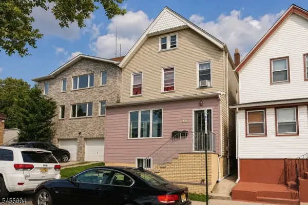 100 Maple St, Kearny Town, NJ 07032
