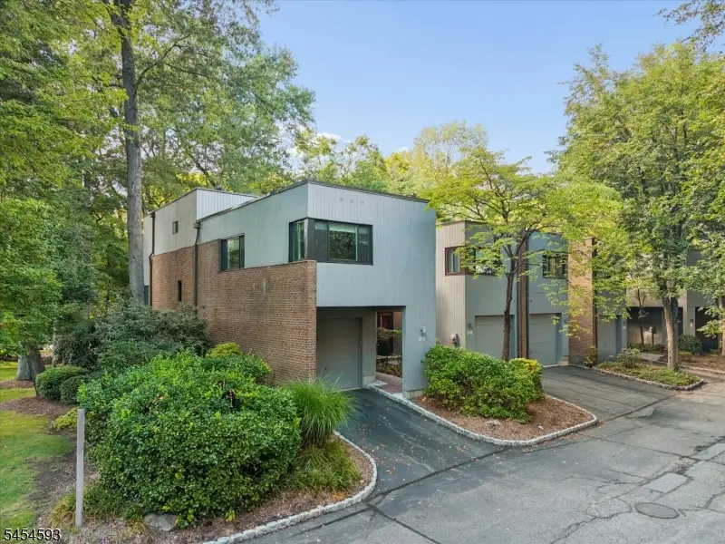 300 Pond Ct, Washington, NJ 07676 - #2