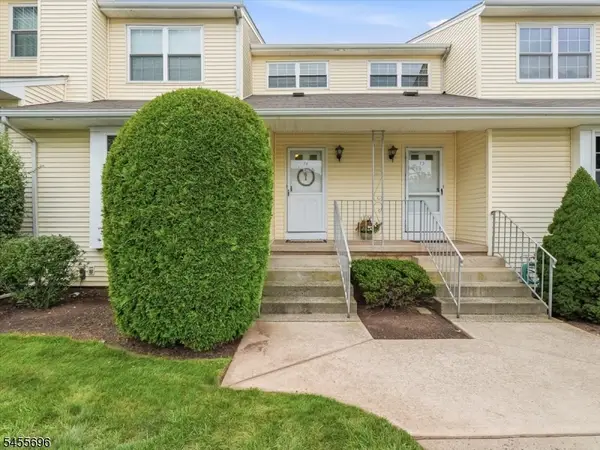 74 Freemont Ct, Franklin Twp., NJ 08873