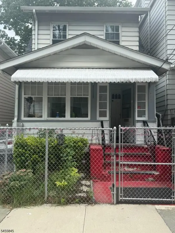 292 Smith St, Newark City, NJ 07106