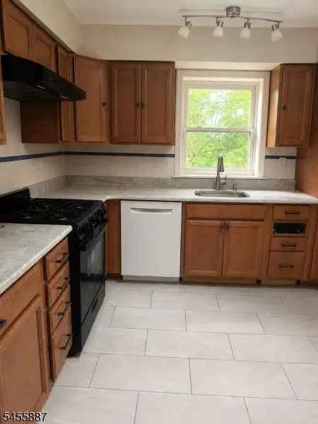 37 Goltra Dr, Bernards, NJ 07920 - #3