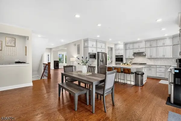 22 Hilltop Dr, North Caldwell Boro, NJ 07006