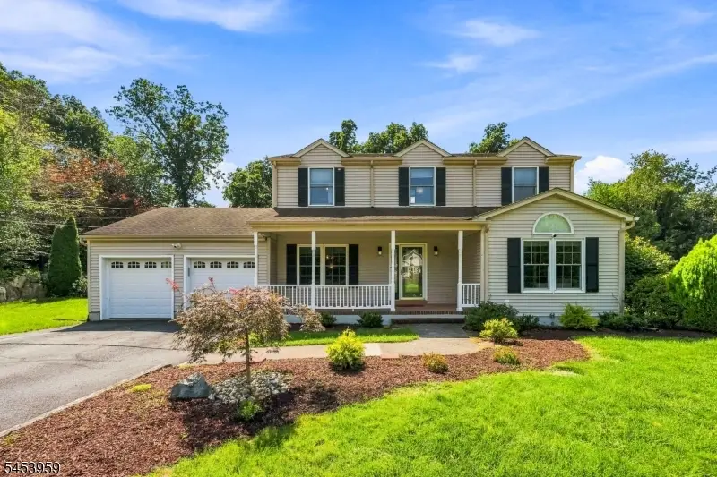 18 Lauren Ct, Byram Center, NJ 07874 - #1