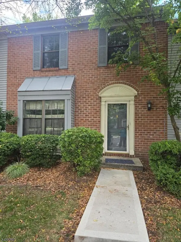 4 Pear Tree Ln, Franklin Twp., NJ 08823