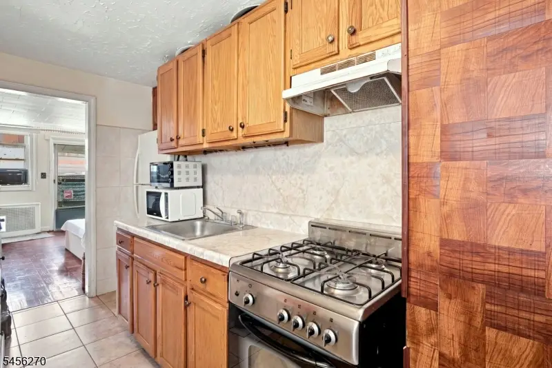 85 Grant St, Fairview, NJ 07022 - #3