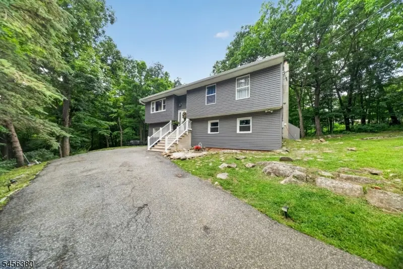 5 Lawrence Dr, Vernon, NJ 07422 - #2