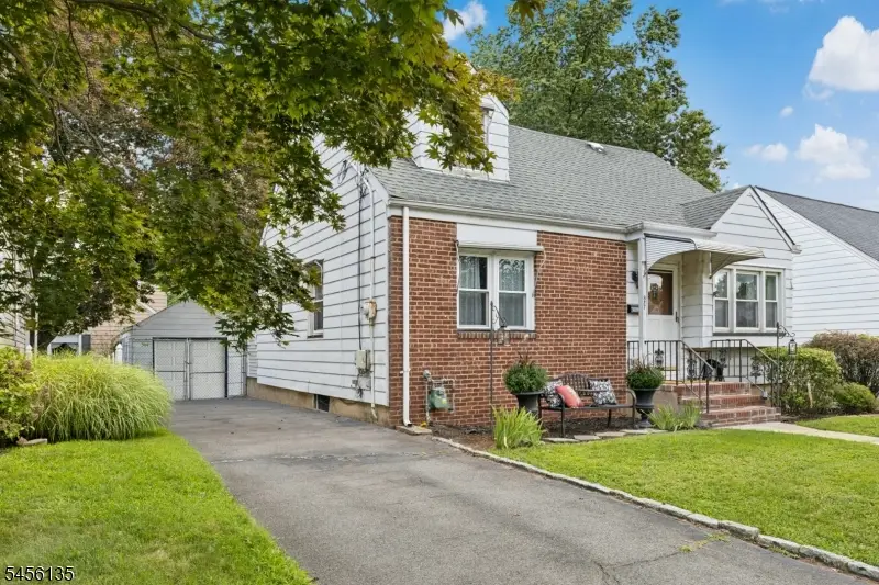827 Pine St, Roselle Park, NJ 07204 - #3