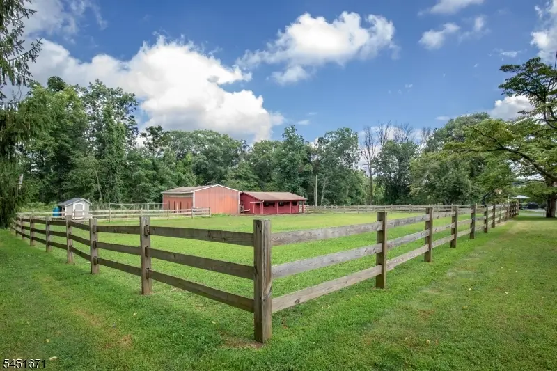 5 Scarlet Oak Rd, Tewksbury, NJ 07830 - #3