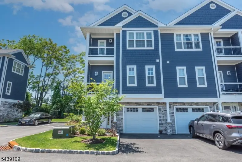 8 Deans Ct #8, Fairfield, NJ 07004 - #2