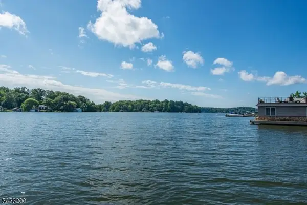 320 Lakeside Ave, Hopatcong Boro, NJ 07821