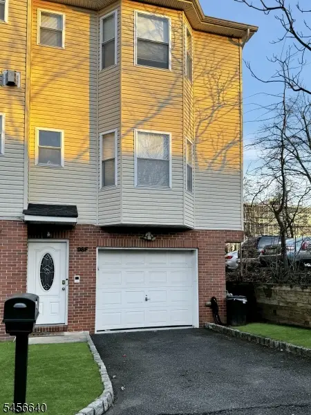 98 Hillyer St #F, City Of Orange Twp., NJ 07050
