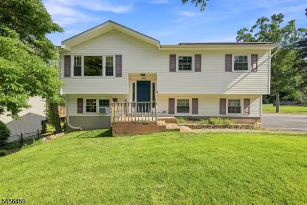 105 Leland Trl, Hopatcong Boro, NJ 07843