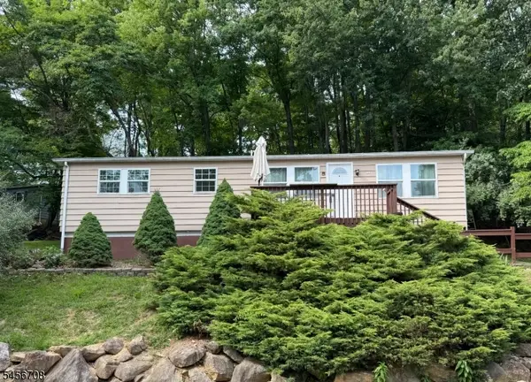 54 Northwood Dr, High Bridge Boro, NJ 08829