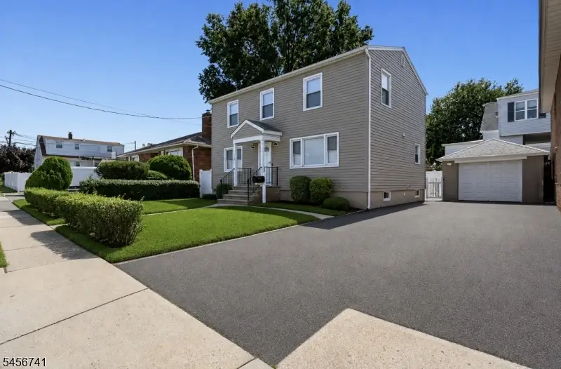 418 President St, Saddle Brook, NJ 07663 - #2
