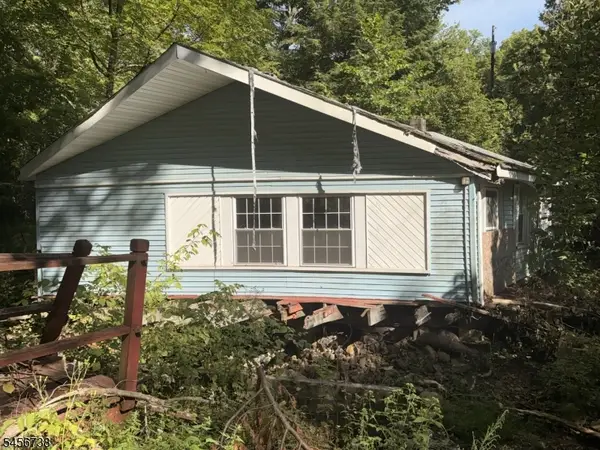 1 Tall Timbers Dr, Glen Gardner Boro, NJ 08826