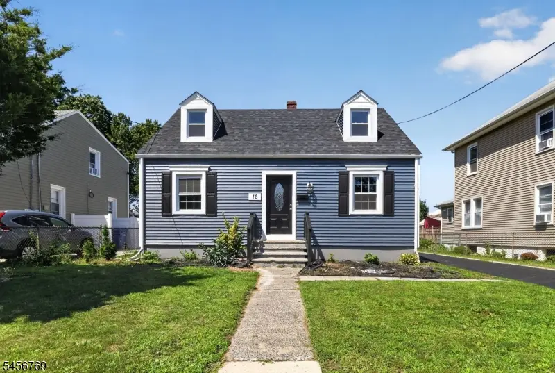 16 Oakwood Pl, North Brunswick, NJ 08902 - #2