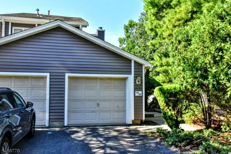 606 Skyline Dr, Haledon, NJ 07508 - #1