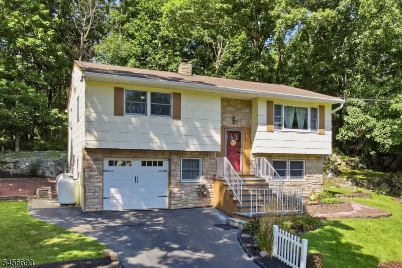 25 Elm Tree Rd, Vernon, NJ 07422 - #1