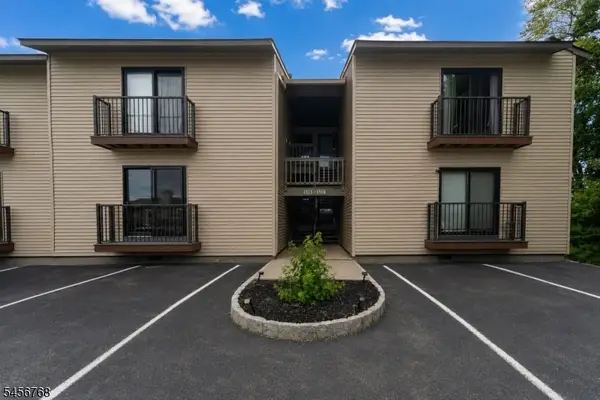 1513 Spruce Hills Dr, Glen Gardner Boro, NJ 08826