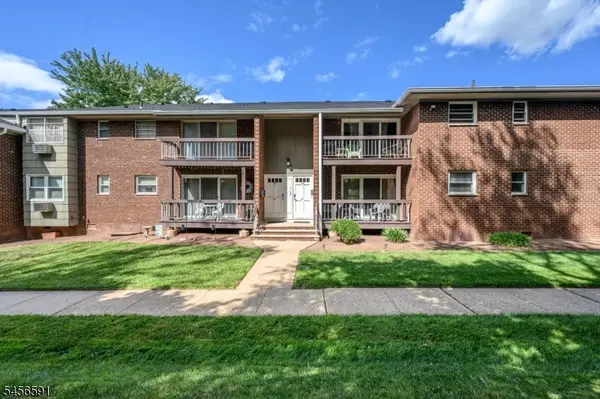 18 Deanna Dr #47, Hillsborough Twp., NJ 08844
