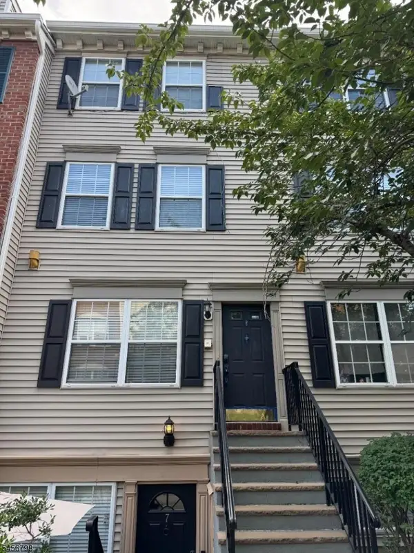 8 Vaughan Dr, Newark City, NJ 07103