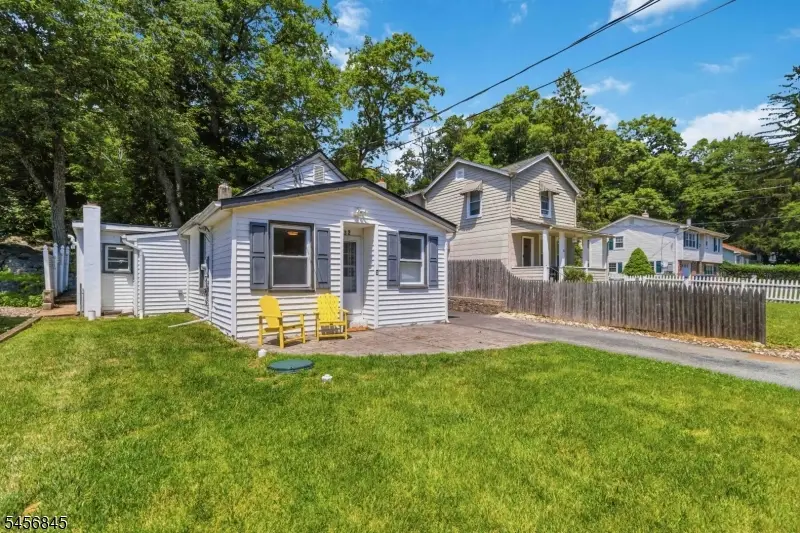 32 Schwarz Blvd, Lake Hopatcong, NJ 07849 - #2