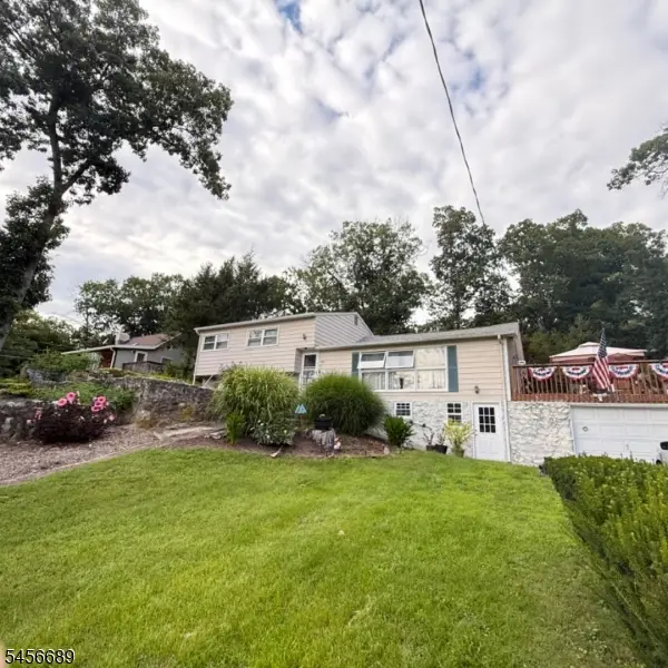 19 Lakeside Dr, Vernon Twp., NJ 07461