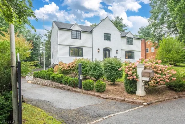 6 Lauri Dr, Florham Park Boro, NJ 07932