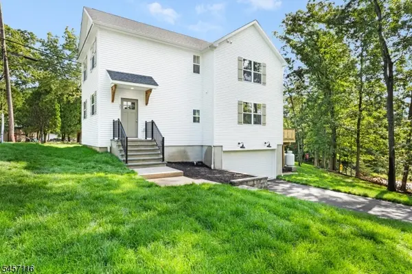 37 Madison Trl, Hopatcong Boro, NJ 07843