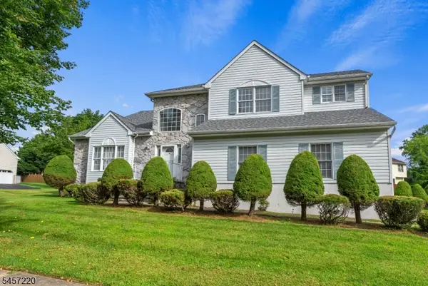 4 Hawthorn Dr, Roxbury Twp., NJ 07876