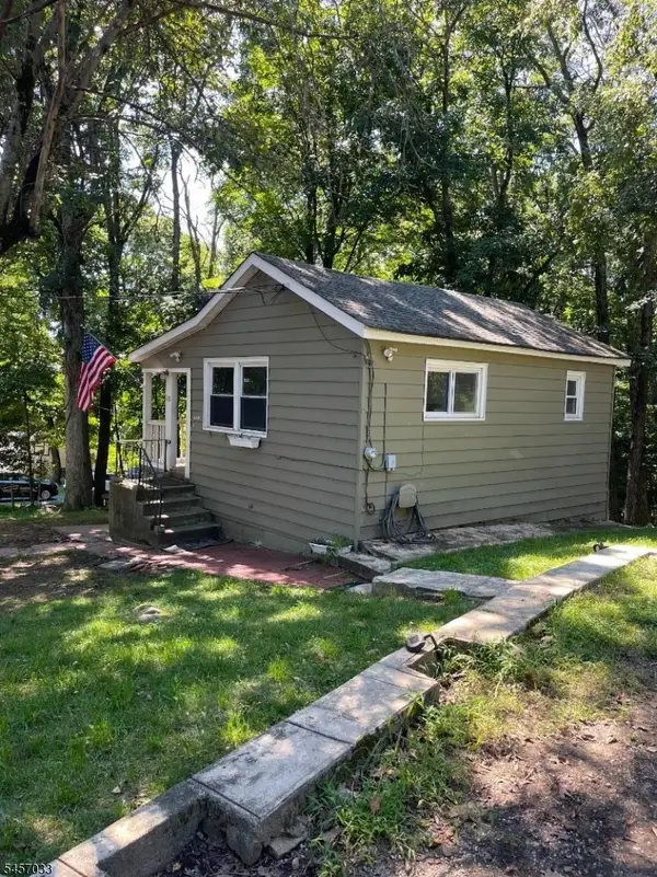 28 Harvard Trl, Hopatcong Boro, NJ 07843