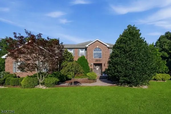 2 Butternut Ln, Monroe Twp., NJ 08831