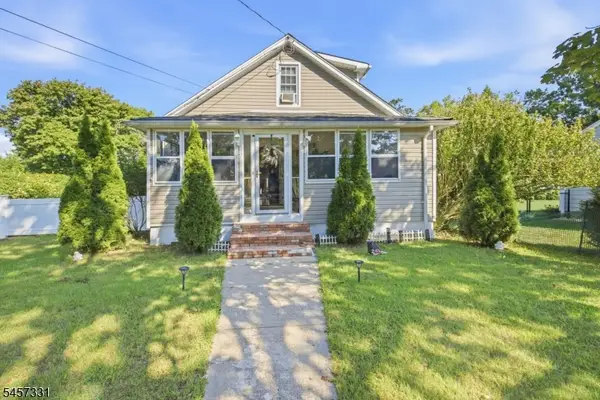 17 Ballantine St, Roxbury Twp., NJ 07847