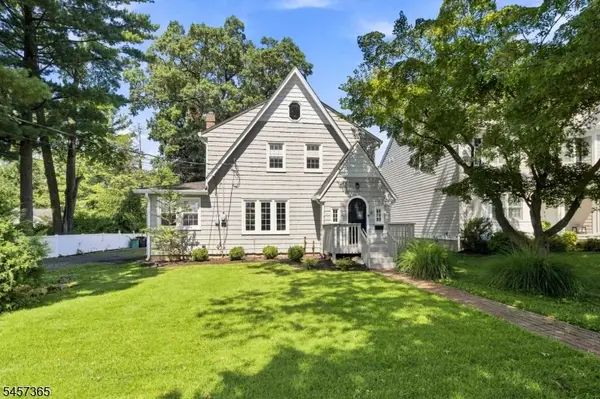 8 S Oak Ct, Madison Boro, NJ 07940