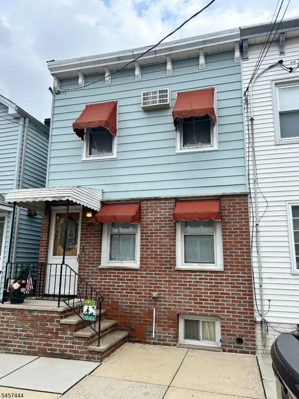 63 1/2 Garrison St, Newark City, NJ 07105