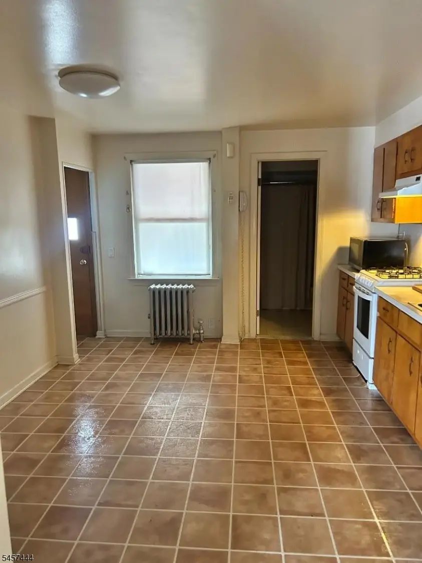 63 1/2 Garrison St, Newark, NJ 07105 - #3