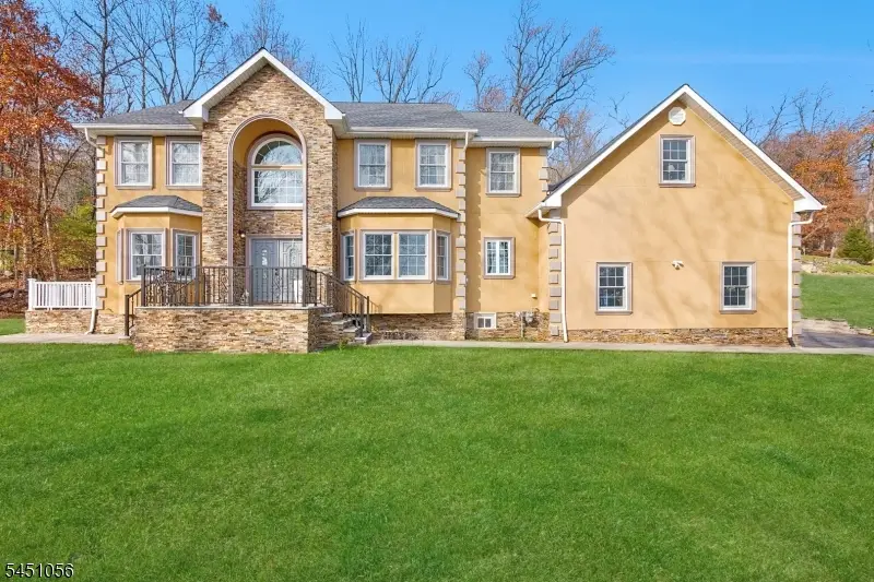 1121 N Washington Ave, Green Brook, NJ 08812 - #1