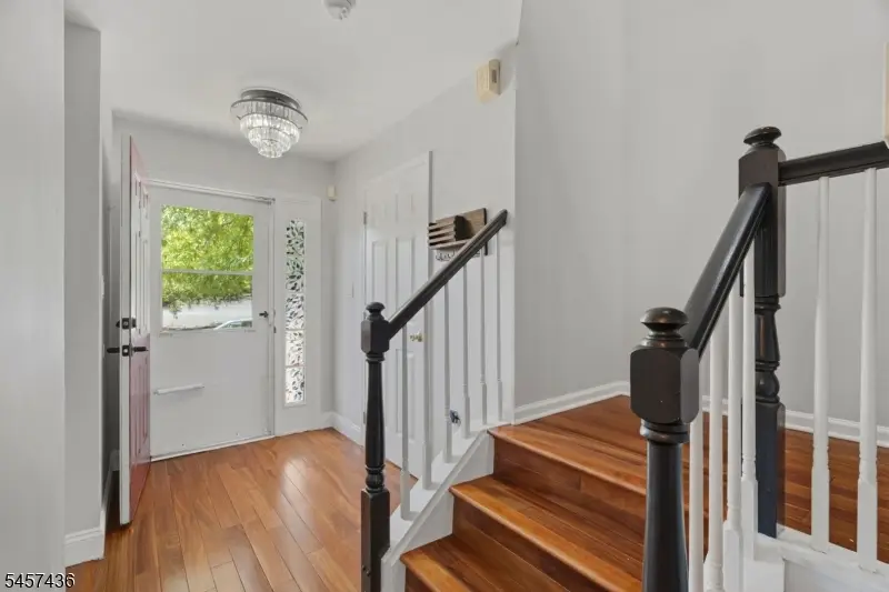 8 Ashley Ct, Franklin, NJ 08873 - #2