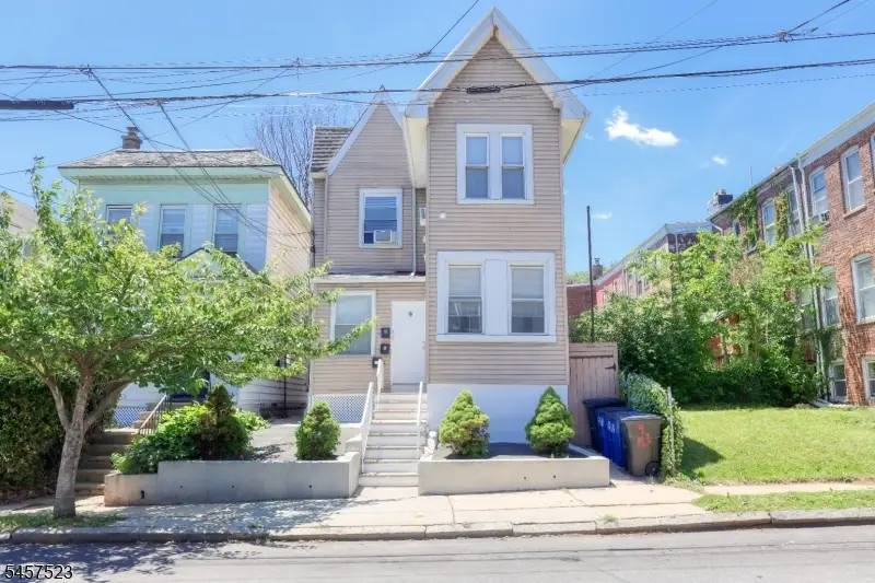 9 Emerson Pl, Newark, NJ 07114 - #1